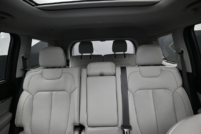 Used 2022 Jeep Grand Cherokee L Overland w/ Luxury Tech Group IV AWD/4WD image 28