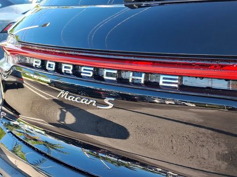 Used 2023 Porsche Macan S AWD/4WD image 7