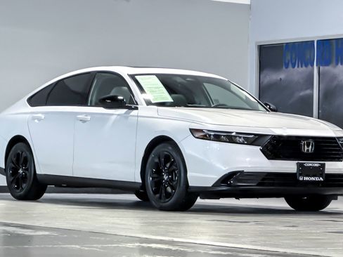 Used 2025 Honda Accord SE image 6