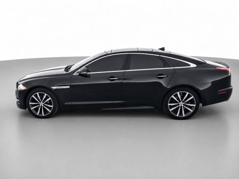 Used 2015 Jaguar XJ RWD image 8