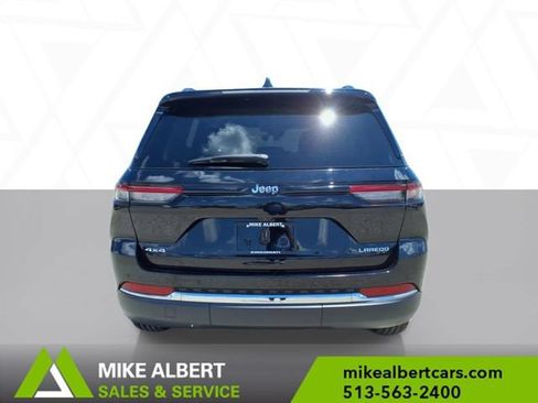 Used 2023 Jeep Grand Cherokee Laredo AWD/4WD image 6