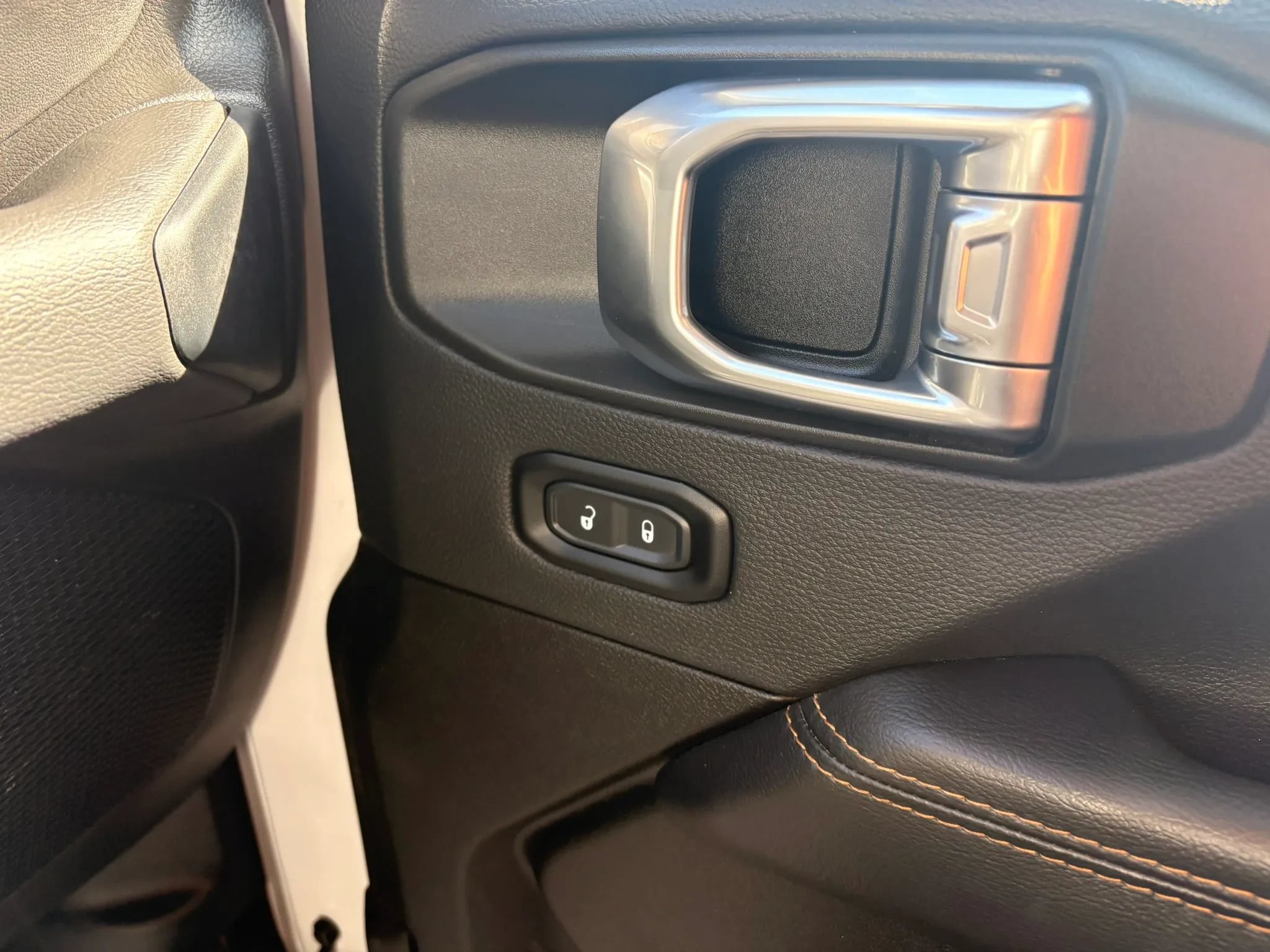 Used 2023 Jeep Gladiator Overland AWD/4WD image 31