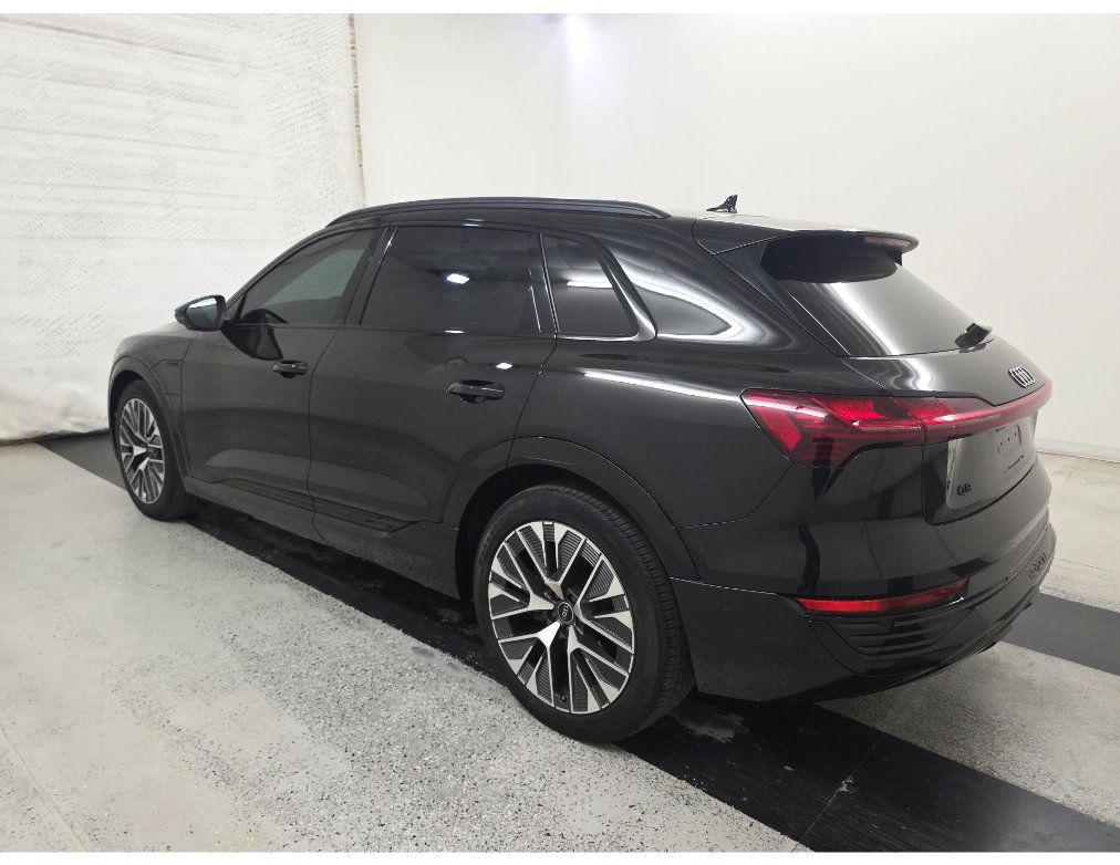 Used 2024 Audi Q8 e-tron Prestige w/ Prestige Package AWD/4WD image 4