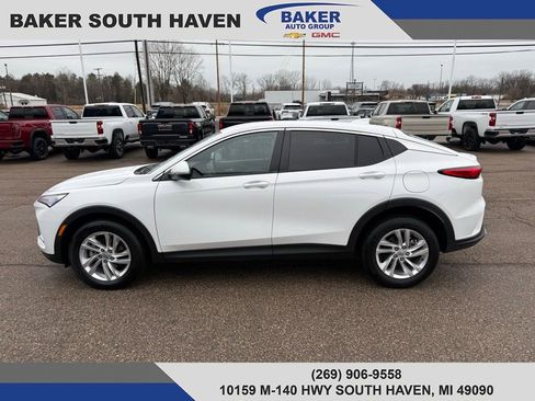 Used 2024 Buick Envista Preferred w/ Convenience II Package image 3