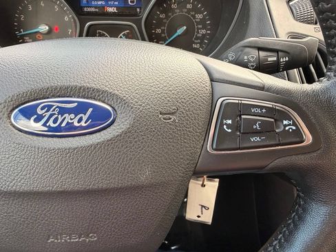 Used 2017 Ford Focus SE w/ Cold Weather Package FWD image 15