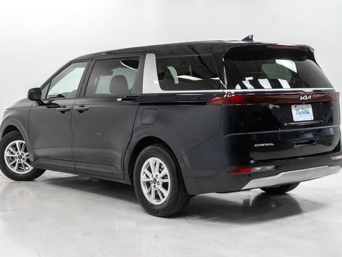 Used 2024 Kia Carnival LX FWD image 31