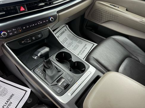 Used 2025 Kia Carnival image 9