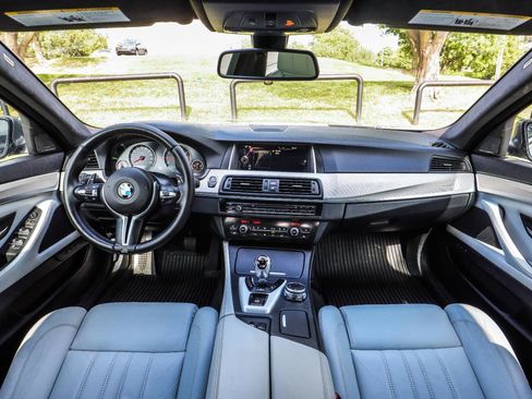 Used 2015 BMW M5 RWD image 2