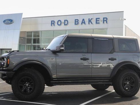 Certified 2022 Ford Bronco Wildtrak AWD/4WD image 3