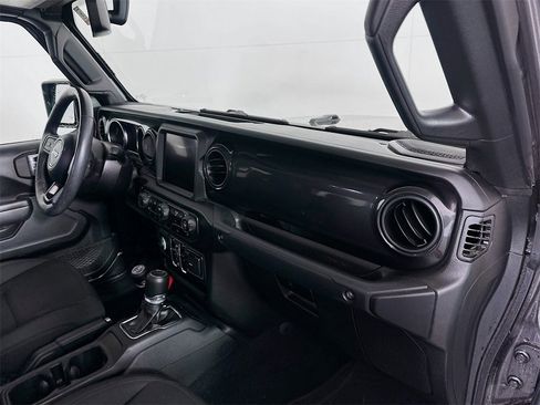 Used 2022 Jeep Gladiator Sport image 28