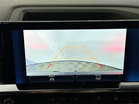 Used 2024 Chevrolet Silverado 1500 LT image 12