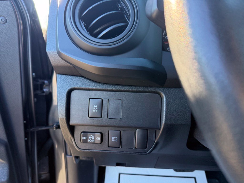 Used 2023 Toyota Tacoma SR AWD/4WD image 29