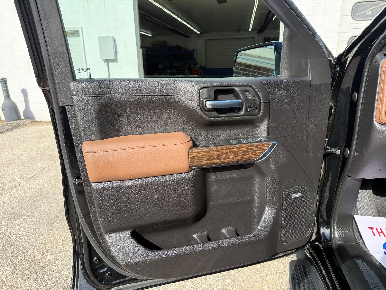 Used 2022 Chevrolet Silverado 1500 High Country w/ Z71 Off-Road Package AWD/4WD image 6