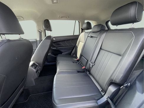 Used 2023 Volkswagen Tiguan SE AWD/4WD image 15