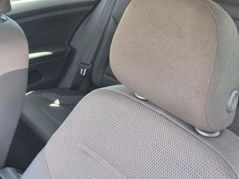 Used 2017 Volkswagen Golf S image 24