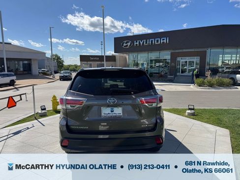 Used 2015 Toyota Highlander XLE AWD/4WD image 12