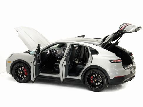 Used 2025 Porsche Cayenne GTS image 30