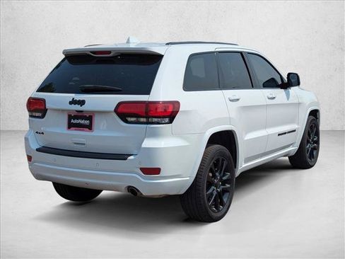 Used 2022 Jeep Grand Cherokee Laredo X AWD/4WD image 5