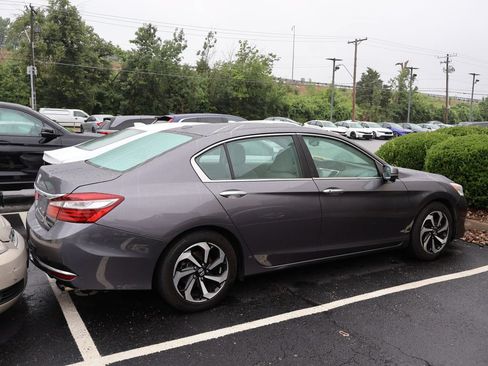 Used 2017 Honda Accord EX-L image 4