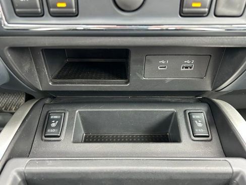 Used 2024 Nissan Titan SV w/ SV Convenience Package image 17