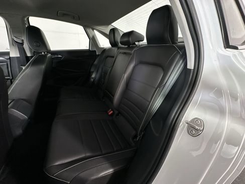 Used 2024 Volkswagen Jetta SE w/ Panoramic Sunroof Package image 27