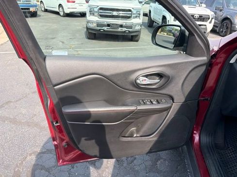 Used 2016 Jeep Cherokee Trailhawk w/ Cold Weather Group AWD/4WD image 20