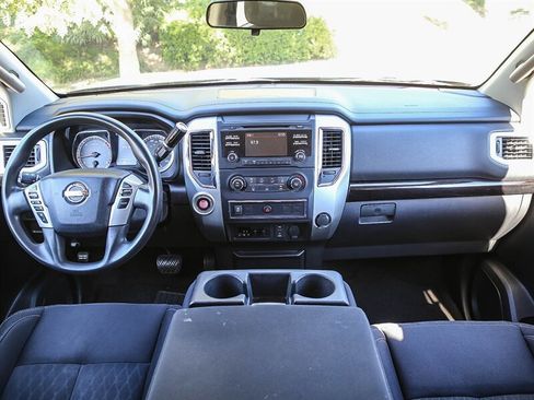 Used 2017 Nissan Titan SV image 18