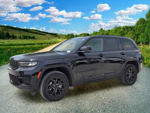 Certified 2024 Jeep Grand Cherokee Altitude RWD image 2