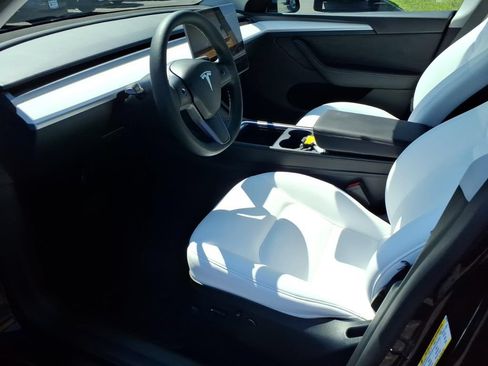 Used 2023 Tesla Model Y Long Range AWD/4WD image 9