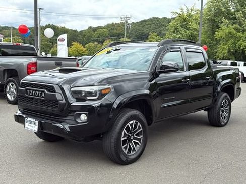 Certified 2022 Toyota Tacoma TRD Sport AWD/4WD image 3