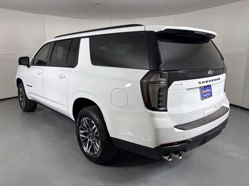 New 2026 Chevrolet Suburban Z71 w/ Comfort Package AWD/4WD image 7