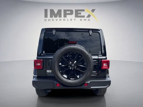 Used 2025 Jeep Wrangler Unlimited Sahara AWD/4WD image 4