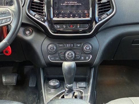 Used 2019 Jeep Cherokee Limited w/ Luxury Group AWD/4WD image 19