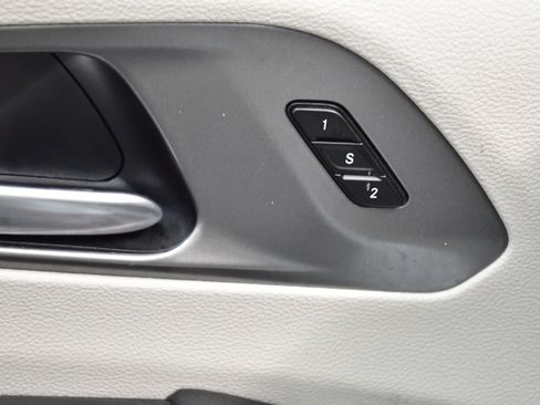 Used 2024 Chrysler Pacifica Touring-L FWD image 18