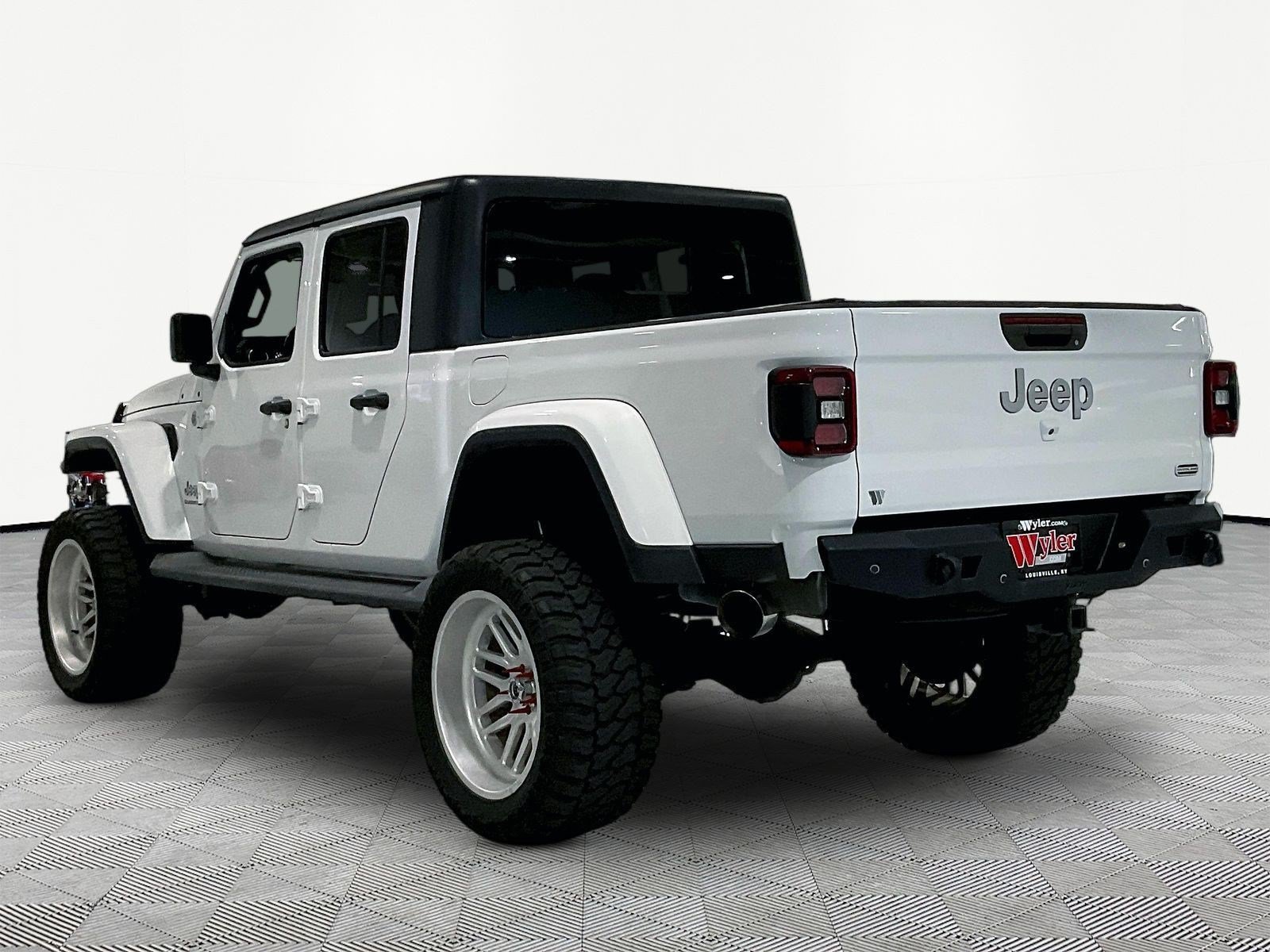 Used 2020 Jeep Gladiator Overland AWD/4WD image 4