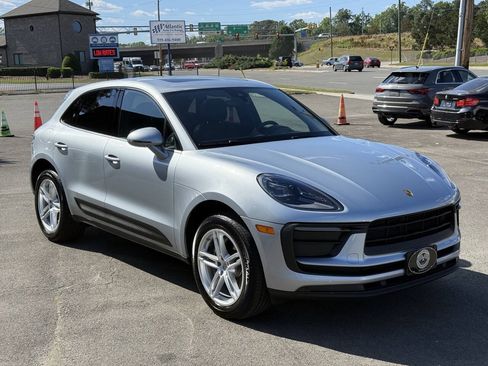 Used 2022 Porsche Macan AWD/4WD image 2