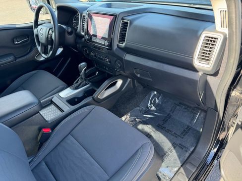 Used 2023 Nissan Frontier SV image 13