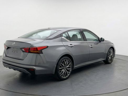 Used 2025 Nissan Altima 2.5 SV image 9