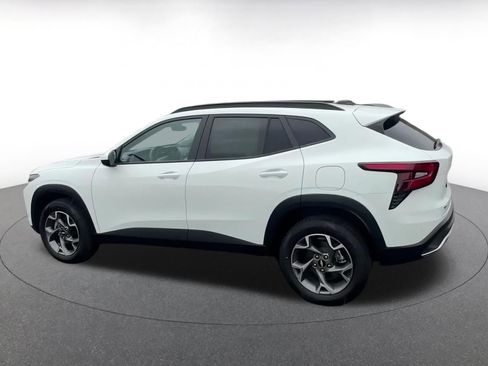 Used 2025 Chevrolet Trax LT image 9