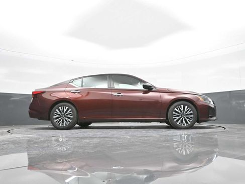 Used 2024 Nissan Altima 2.5 SV image 36