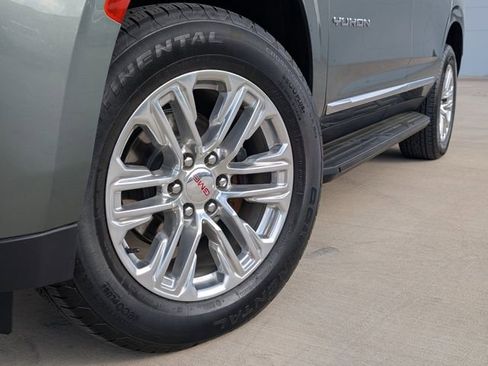 Used 2024 GMC Yukon SLT w/ SLT Luxury Package AWD/4WD image 2