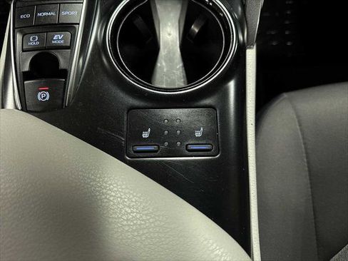 Certified 2019 Toyota Camry LE image 31