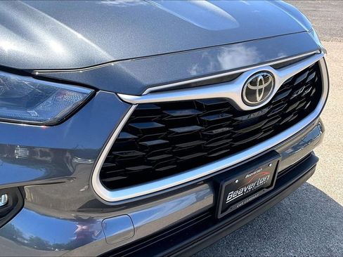 Used 2020 Toyota Highlander XLE AWD/4WD image 31