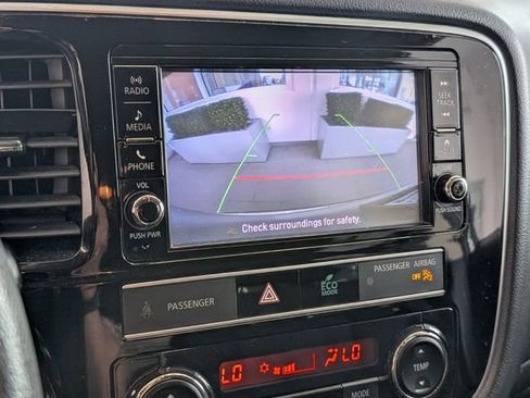 Used 2019 Mitsubishi Outlander SE image 20