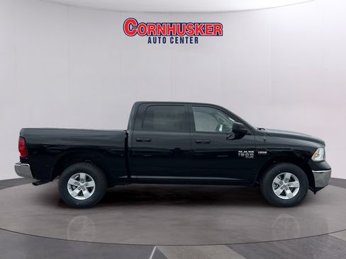 Used 2023 RAM 1500 4x4 Crew Cab Classic w/ Chrome Appearance Group image 9