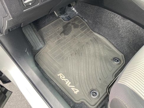 Used 2015 Toyota RAV4 XLE image 72