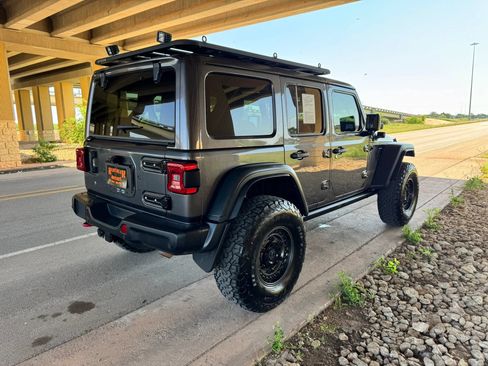 Used 2018 Jeep Wrangler Unlimited Rubicon AWD/4WD image 3
