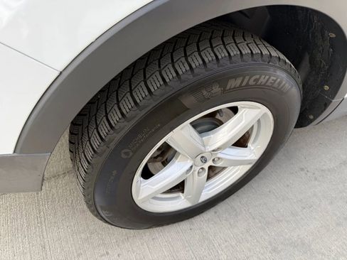 Used 2016 Ford Explorer XLT w/ Equipment Group 201A image 5