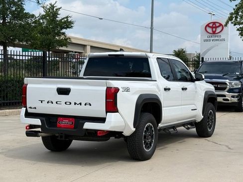 Used 2025 Toyota Tacoma TRD Off-Road AWD/4WD image 4
