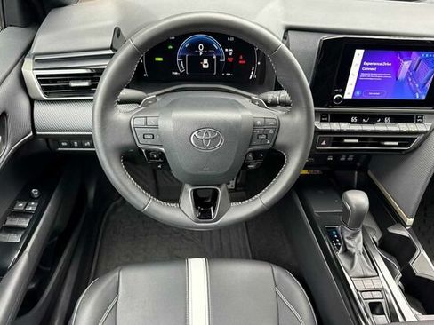 Used 2025 Toyota Camry SE w/ Convenience Package FWD image 14